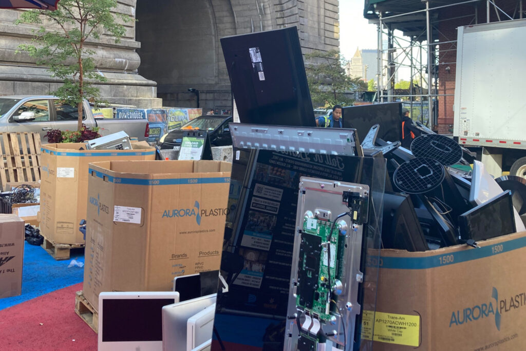 NYC DUMBO Improvement District - Small Business & Community - Community - DUMBO Tech Cleanse 2022