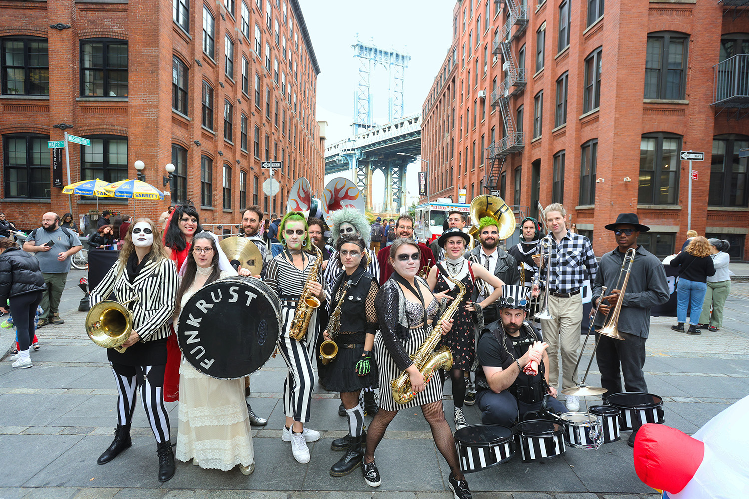 #NYC #Brooklyn #DUMBO #Dumbo #BrooklynBridge #Bridge #Washington #Halloween #2022 #Garden #Photography #Trick-Or-Treat #Dumboween #MingFaiChan